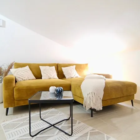Cozy Loft For Two Lägenhet